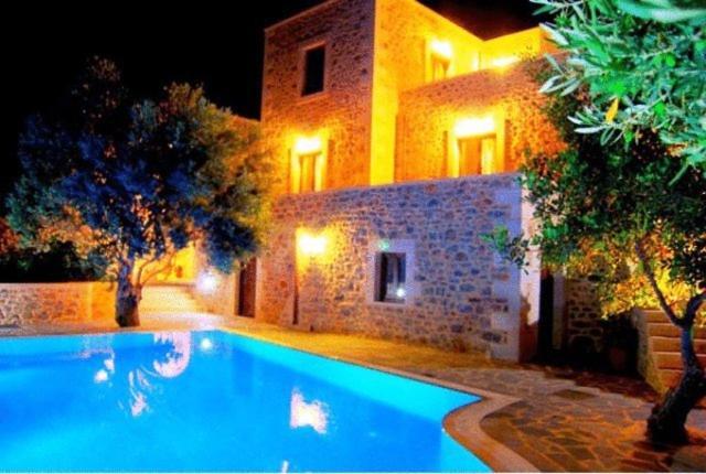 Litiniana Villas ตรีโอเปตรา ภายนอก รูปภาพ